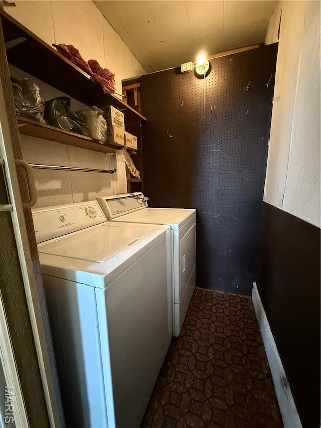 417 N Section St, Hannibal, MO 63401 - washroom featuring washer and clothes dryer