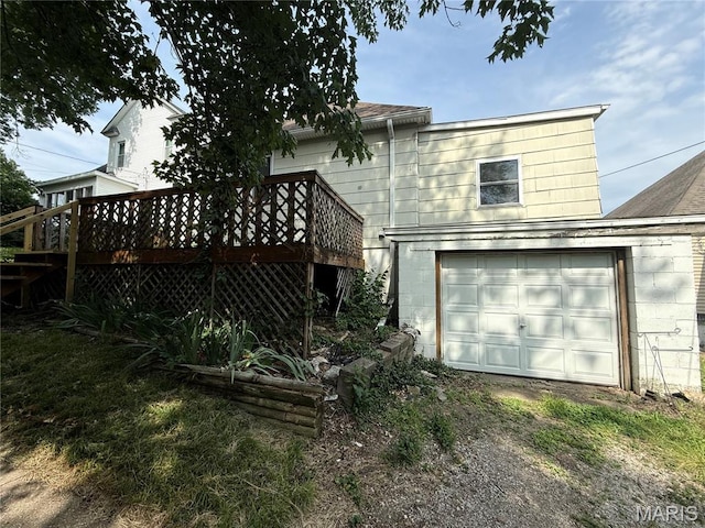 417 N Section St, Hannibal, MO 63401 - rear view of property featuring a wooden deck and driveway