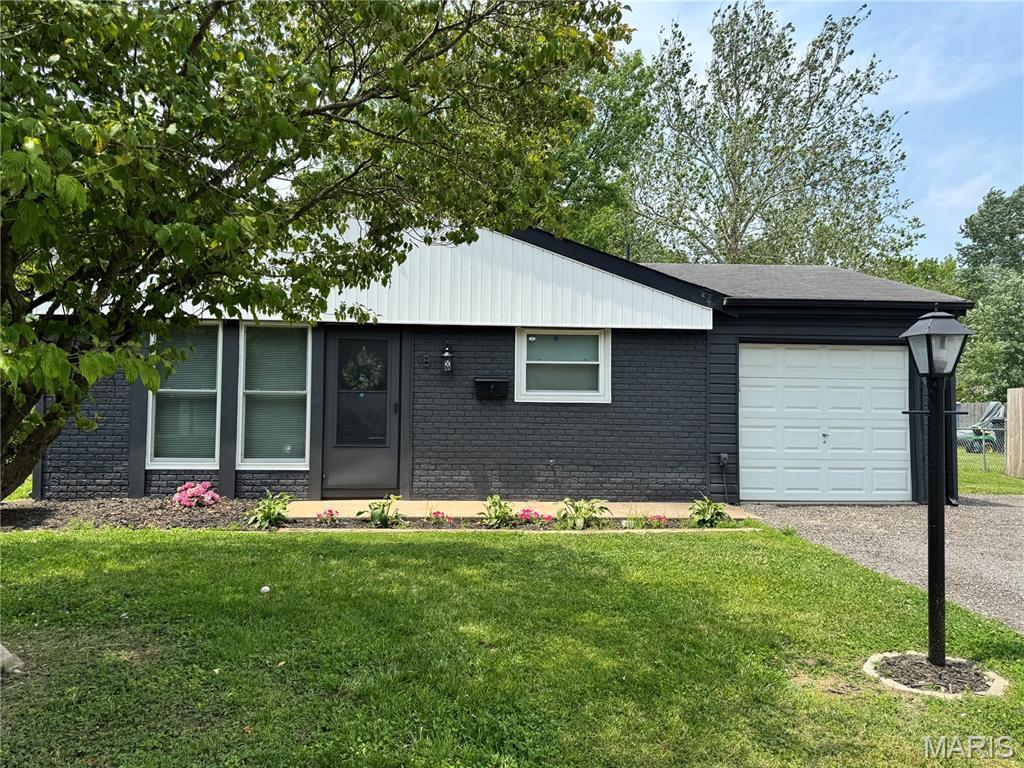 18 Scarlet Dr, Belleville, IL 62220 - photo 1