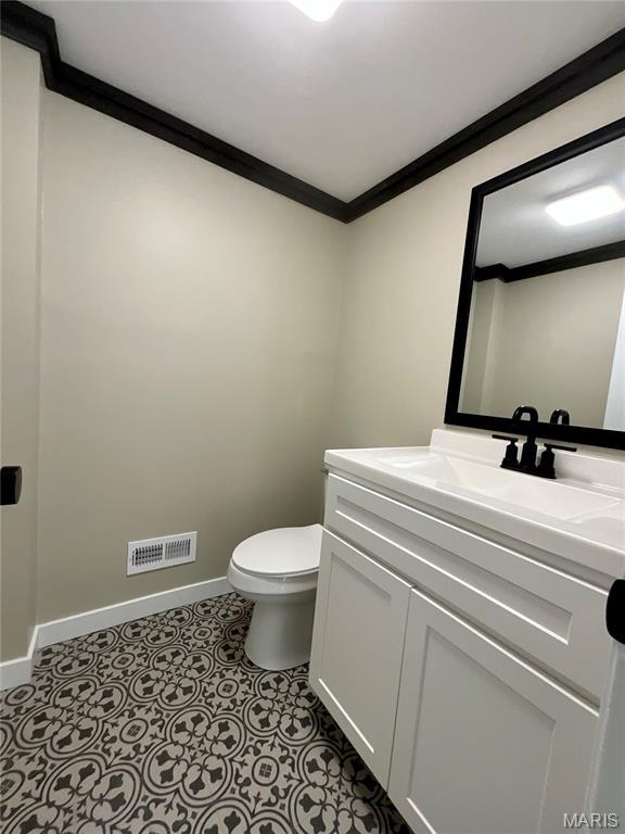 3919 Bellvue Dr, Saint Peters, MO 63376 - half bath featuring crown molding and vanity