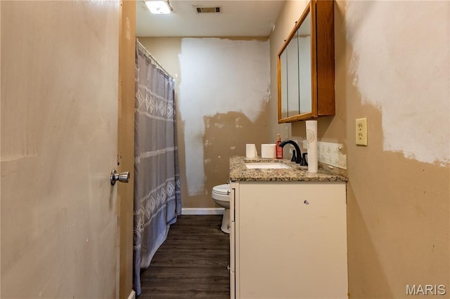 141 Saint Catherine Ln, New Madrid, MO 63869 - full bathroom featuring toilet, vanity, wood finished floors, and baseboards