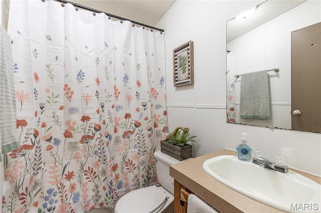 28079 Sapphire, Richland, MO 65556 - bathroom featuring vanity, toilet, a shower with curtain, and a textured ceiling