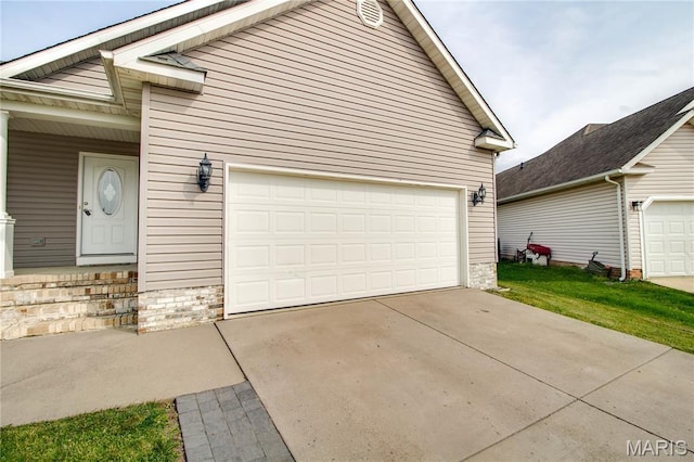 2 Breezeway Ct, Jerseyville, IL 62052 - view of garage