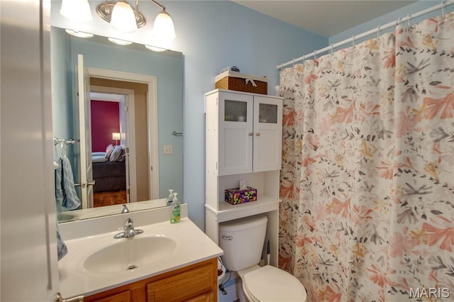 2 Breezeway Ct, Jerseyville, IL 62052 - full bath featuring vanity, toilet, a shower with curtain, and ensuite bath