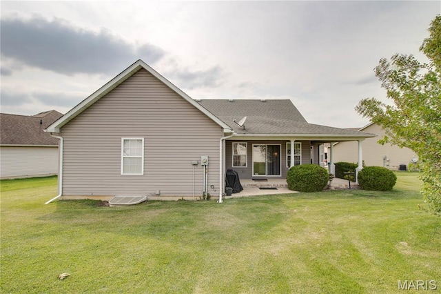 2 Breezeway Ct, Jerseyville, IL 62052 - back of property with a patio area and a lawn