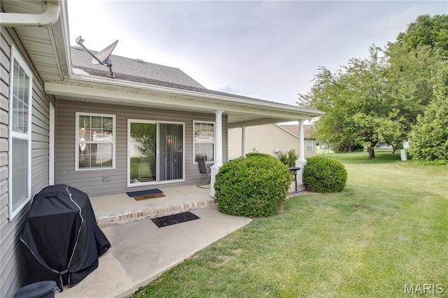 2 Breezeway Ct, Jerseyville, IL 62052 - rear view of property with a yard and a porch