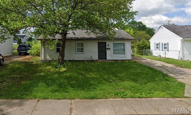 862 Saint Benedict, Cahokia, IL 62206 - bungalow-style home featuring a front lawn