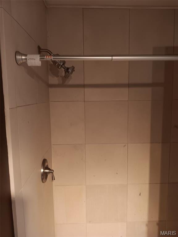 7731 Hazelcrest Dr Unit B, Hazelwood, MO 63042 - bathroom view of a tile shower