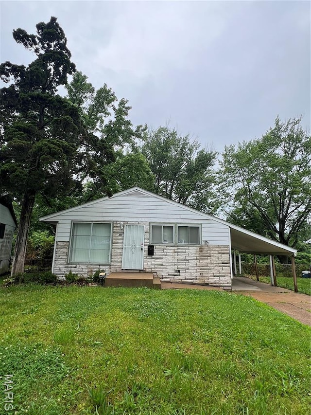 277 Roderick Dr, Saint Louis, MO 63137 - photo 1