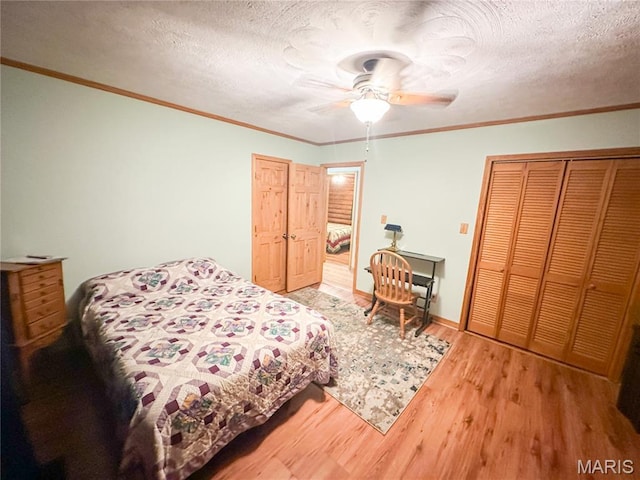 1 Timber Ln, Salem, MO 65560 - bedroom with wood finished floors, a closet, a ceiling fan, crown molding, and a textured ceiling