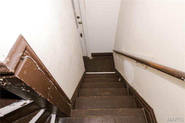 7360 Dartmouth Ave, University City, MO 63130 - view of stairs