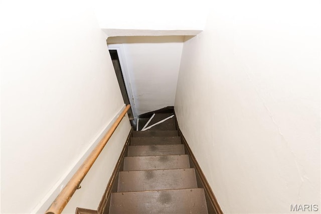 7360 Dartmouth Ave, University City, MO 63130 - view of stairway