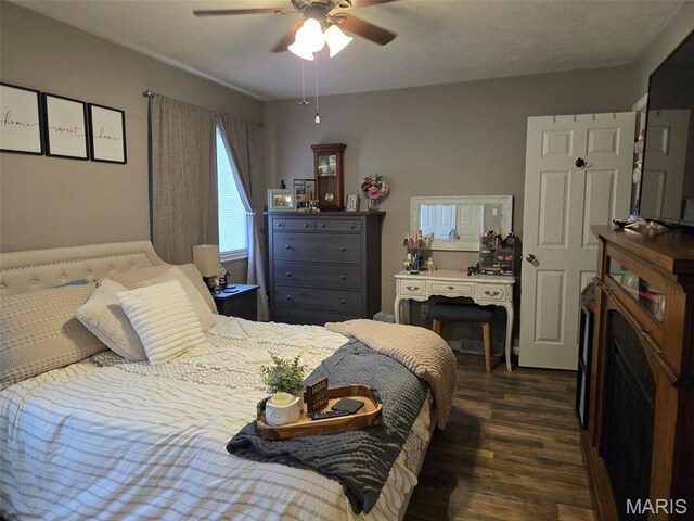 1051 Saint Clair St, Carlyle, IL 62231