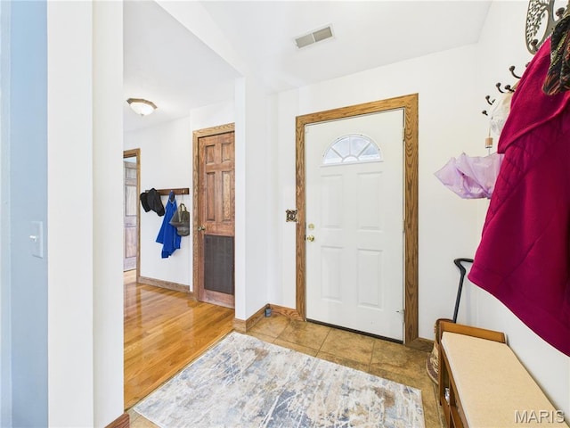 4862 State Highway 142e, Doniphan, MO 63935 - entryway featuring baseboards