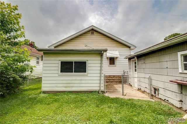 703 Condit Ave, Alton, IL 62002 - view of rear view of house