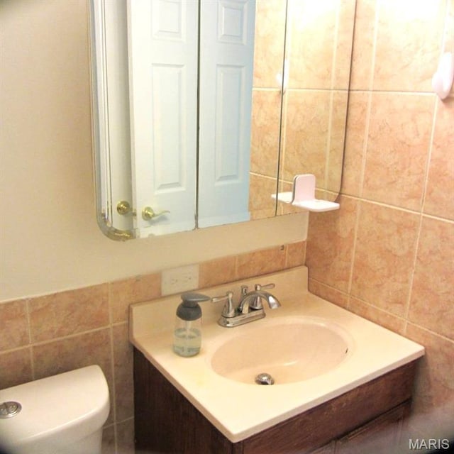 2840 Blackforest Dr Unit B, Saint Louis, MO 63129 - bathroom featuring tile walls, vanity, and toilet