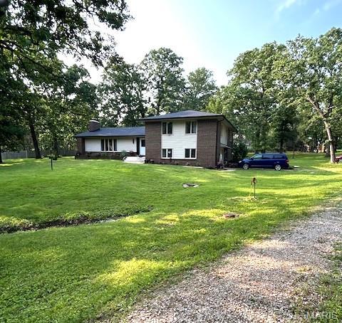 20193 SW Oakwood Dr, Lebanon, MO 65536 - view of front of home featuring a front yard and driveway