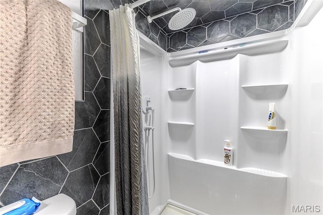 20193 SW Oakwood Dr, Lebanon, MO 65536 - full bathroom featuring a shower stall