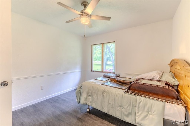 20193 SW Oakwood Dr, Lebanon, MO 65536 - bedroom with wood finished floors, baseboards, and a ceiling fan