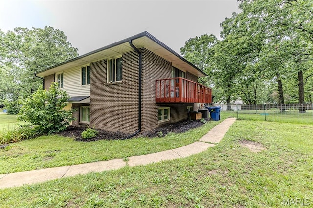 20193 SW Oakwood Dr, Lebanon, MO 65536 - view of side of home with brick siding