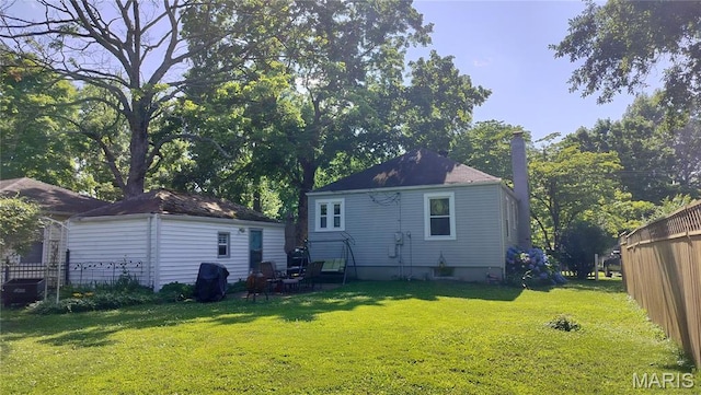 1500 Perryville Rd, Cape Girardeau, MO 63701 - back of property featuring a chimney