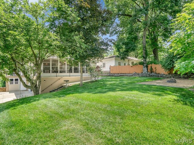201 Banner St, Edwardsville, IL 62025 - view of yard with a sunroom