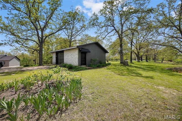 509 Saint Francois Rd, Bonne Terre, MO 63628 - view of green lawn with driveway, a garage, and an outbuilding