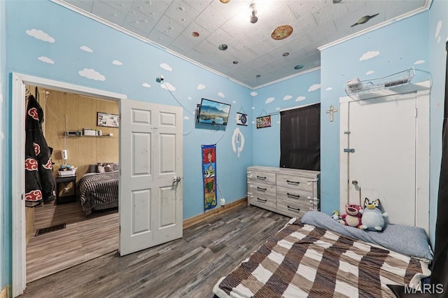 1618 N State St, Litchfield, IL 62056 - bedroom with wood finished floors, crown molding, and baseboards