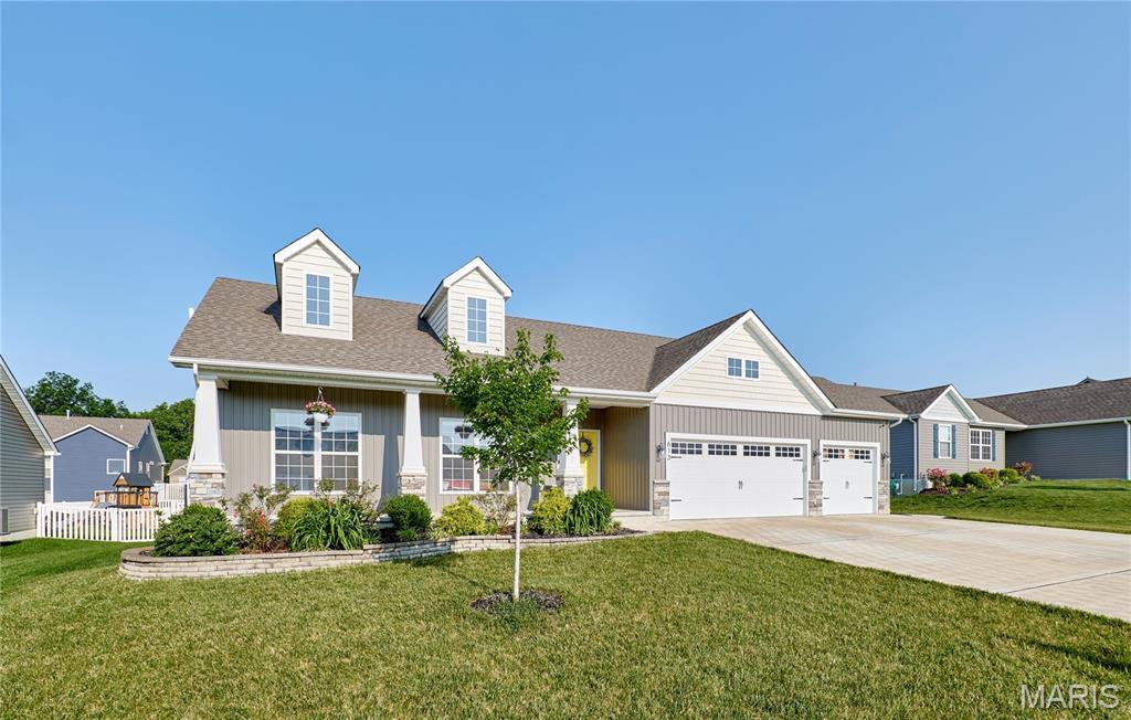 613 Lubbuck Ct, Moscow Mills, MO 63362 - photo 1