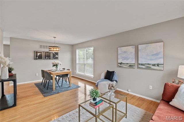 668 Top Notch Ln, Eureka, MO 63025 - living area featuring light wood-style floors and baseboards