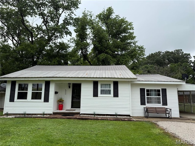 500 Frisco Rd, Campbell, MO 63933 - view of front of house featuring a front lawn and metal roof