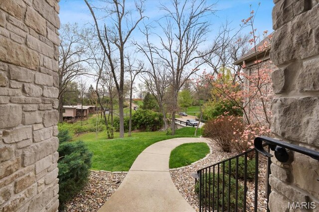 5 Watch Hill Rd, Ladue, MO 63124 - view of green lawn
