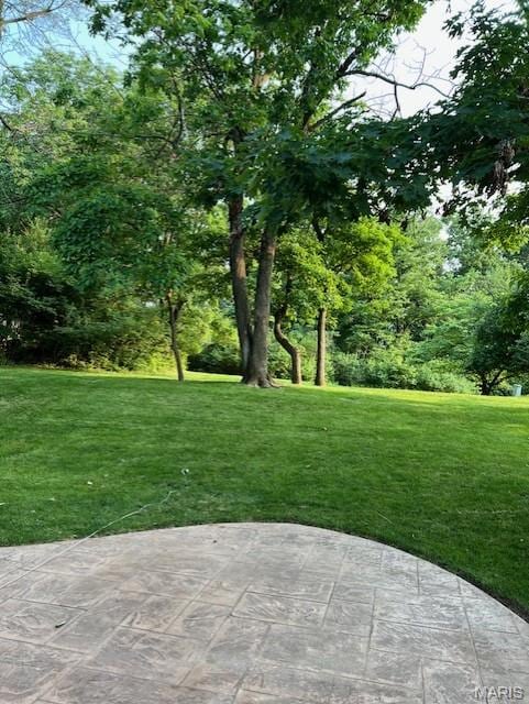 12378 Woodline Dr, Creve Coeur, MO 63141