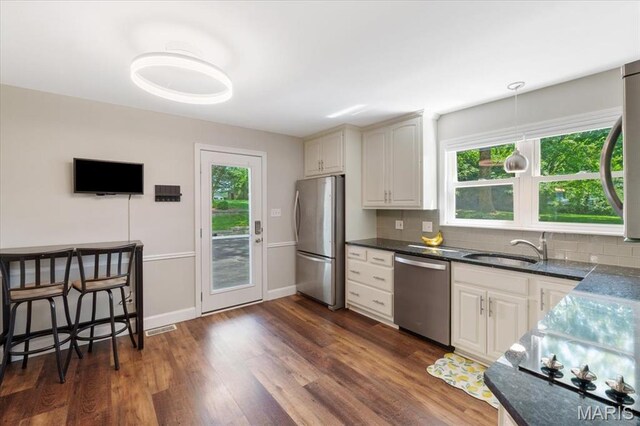 12378 Woodline Dr, Creve Coeur, MO 63141