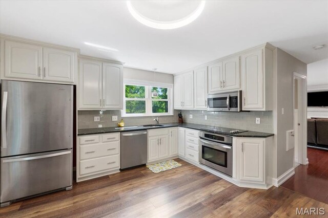 12378 Woodline Dr, Creve Coeur, MO 63141