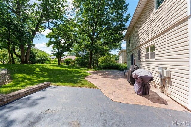 12378 Woodline Dr, Creve Coeur, MO 63141