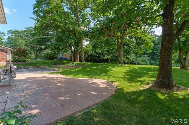 12378 Woodline Dr, Creve Coeur, MO 63141