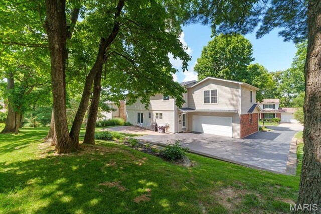 12378 Woodline Dr, Creve Coeur, MO 63141