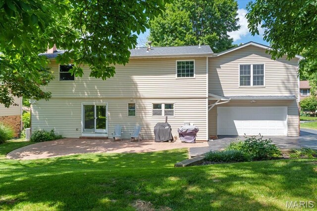 12378 Woodline Dr, Creve Coeur, MO 63141