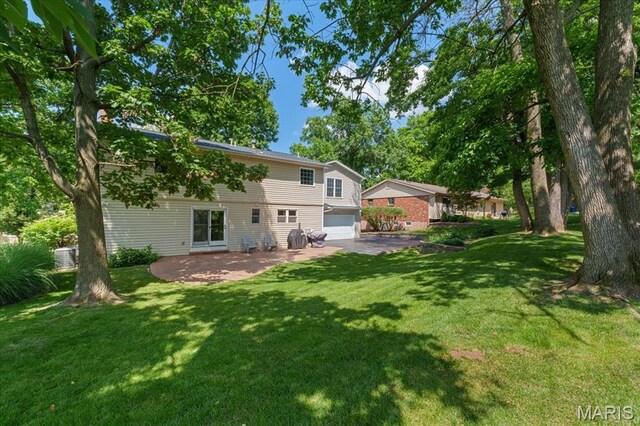 12378 Woodline Dr, Creve Coeur, MO 63141
