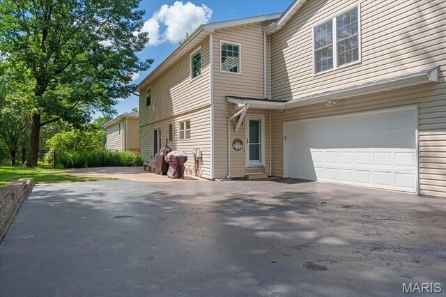 12378 Woodline Dr, Creve Coeur, MO 63141