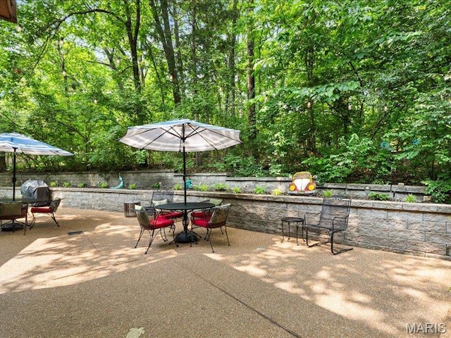 2254 Ridgley Woods Dr, Chesterfield, MO 63005 - view of patio with outdoor dining area
