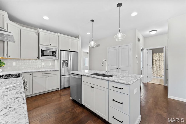 14 Ivyleigh Ct, Saint Charles, MO 63303 - kitchen with stainless steel appliances, backsplash, white cabinetry, dark wood-style flooring, and a center island with sink