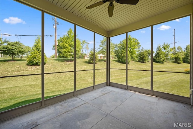 14 Ivyleigh Ct, Saint Charles, MO 63303 - unfurnished sunroom featuring ceiling fan