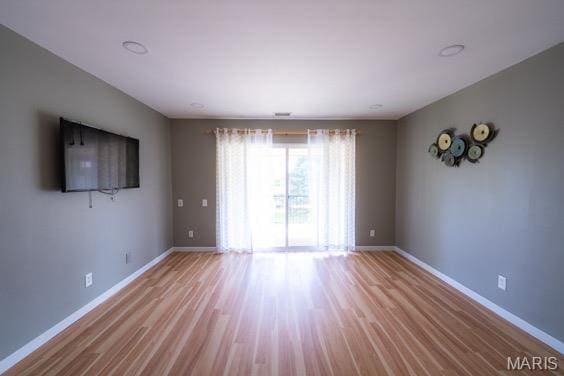 9145 Villaridge Ct H, Unit H, MO 63123 - unfurnished room featuring wood finished floors and baseboards