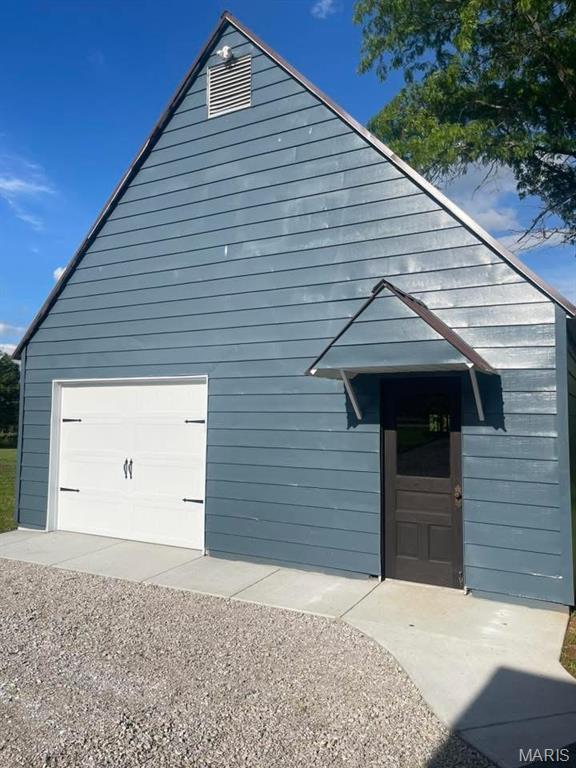10216 High St, Belgrade, MO 63622 - view of garage