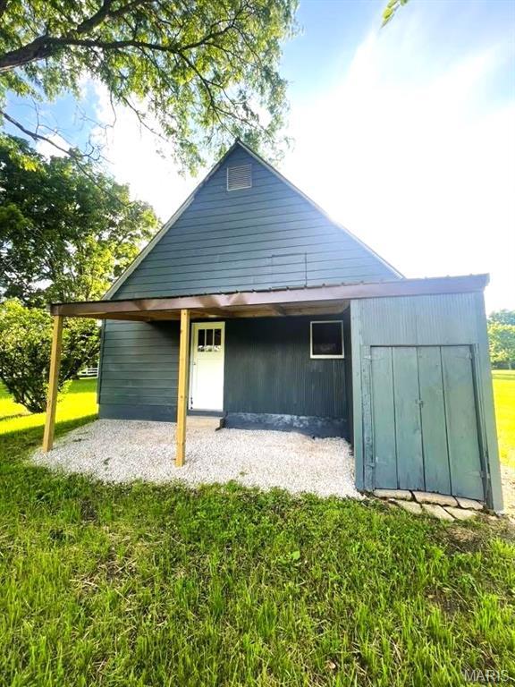10216 High St, Belgrade, MO 63622 - view of garage