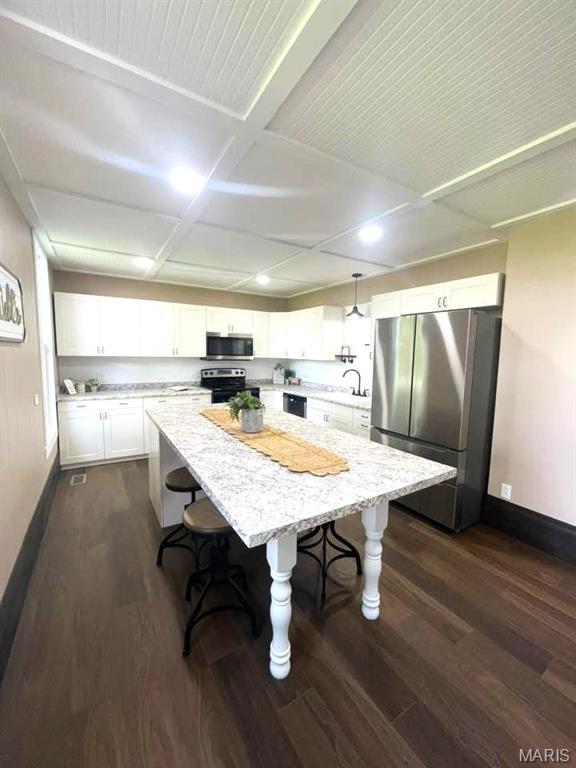 10216 High St, Belgrade, MO 63622 - kitchen with appliances with stainless steel finishes, a center island, dark wood-type flooring, baseboards, and recessed lighting