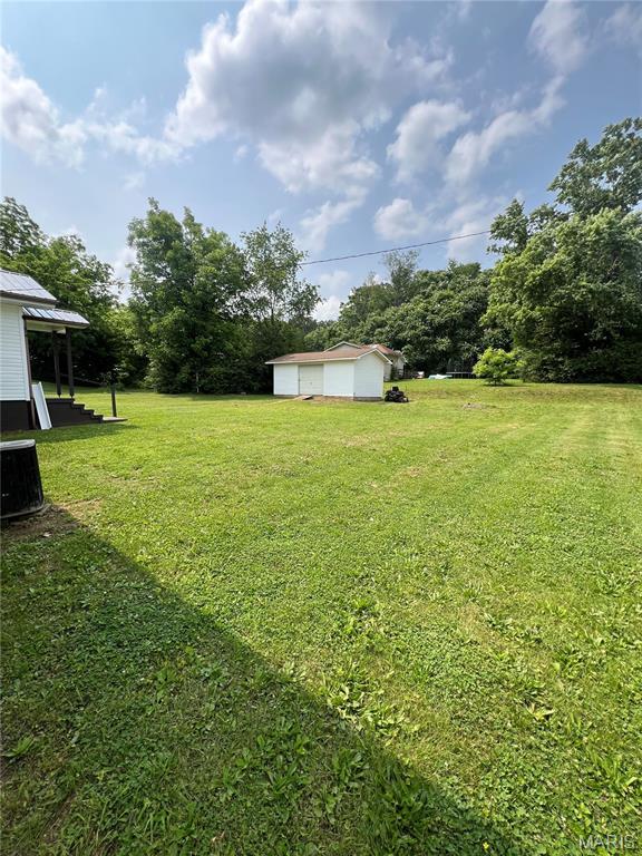 403 E Summit St, Doniphan, MO 63935 - view of grassy yard with a garage and cooling unit
