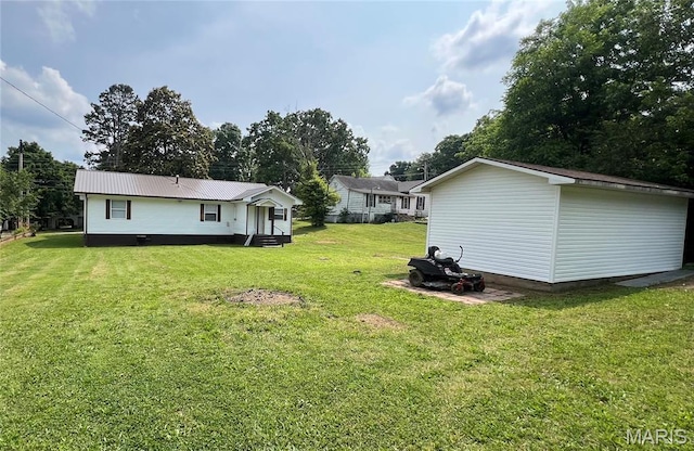 403 E Summit St, Doniphan, MO 63935 - view of green lawn featuring an outbuilding
